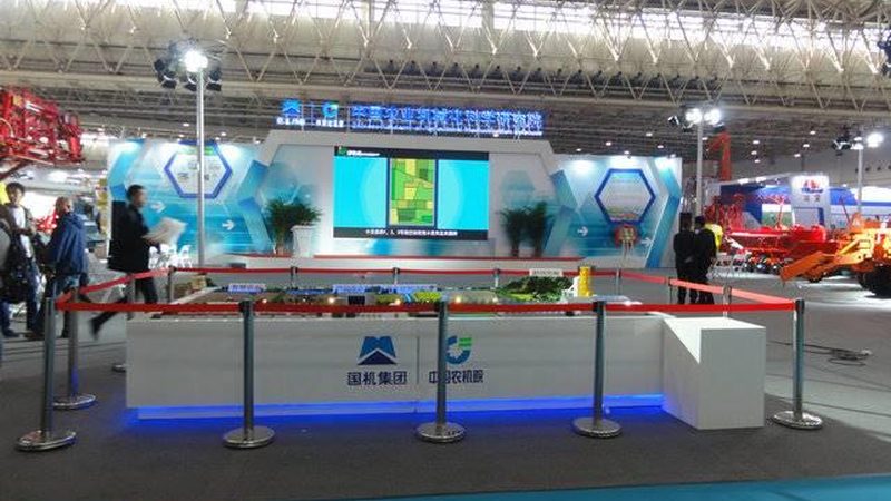 揭秘灯箱制作：玻璃钢材质的奥秘与工艺流程